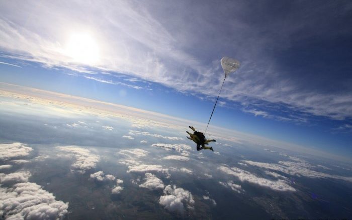 Skok ze spadochronem w tandemie czyli skok tandemowy