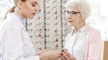 Okulary dla seniora i pracownie optyczne mogą poprawić wzrok w każdym wieku