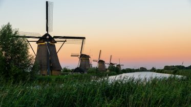 Rozliczenie podatku z Holandii - w tle symbol wiatrak