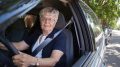 Kurs na prawo jazdy dla osoby starszej - przykład seniorki w samochodzie